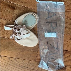 Capezio Pirouette Slippers